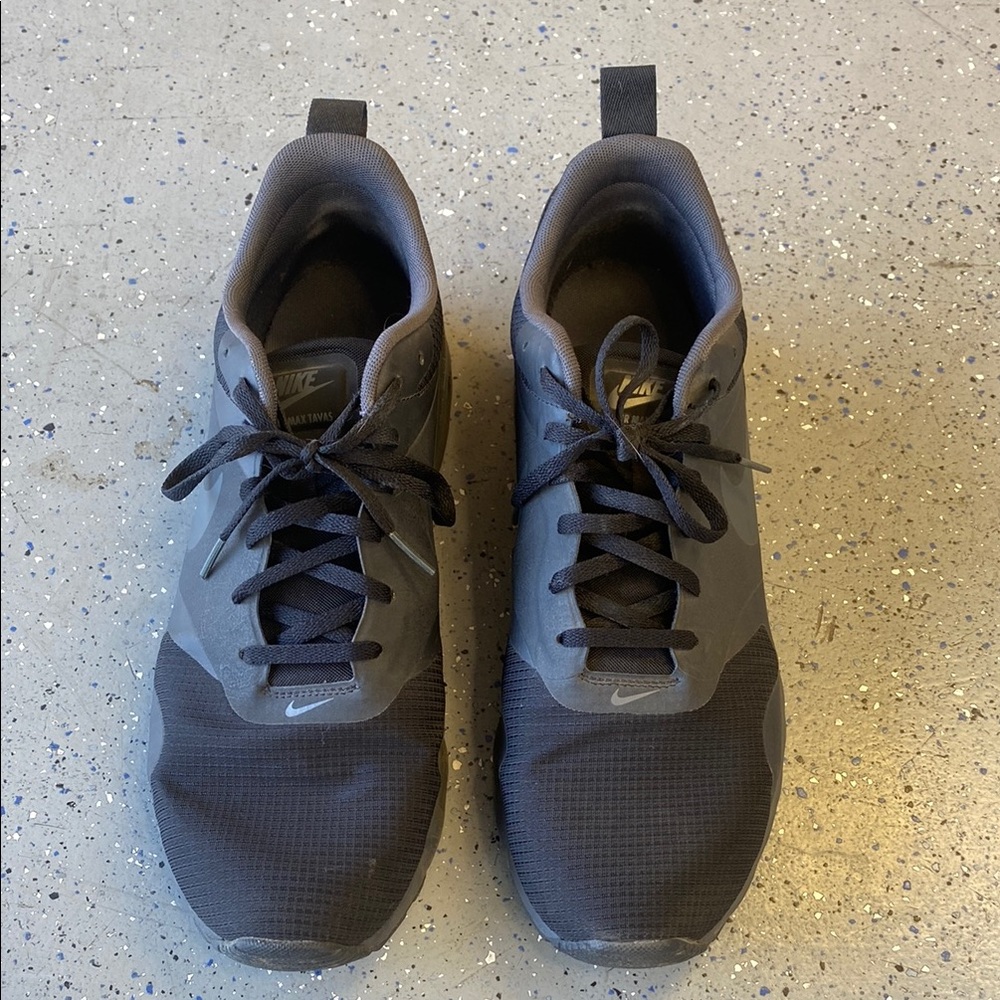 Nike Black and Gray Air Max Tavas